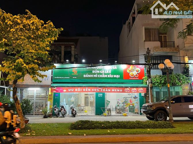 Bán nhà mặt tiền KD đường Nguyễn Quang Bích,phường 13, Tân Bình DT 7x29m,cấp 4, giá 28 tỷ