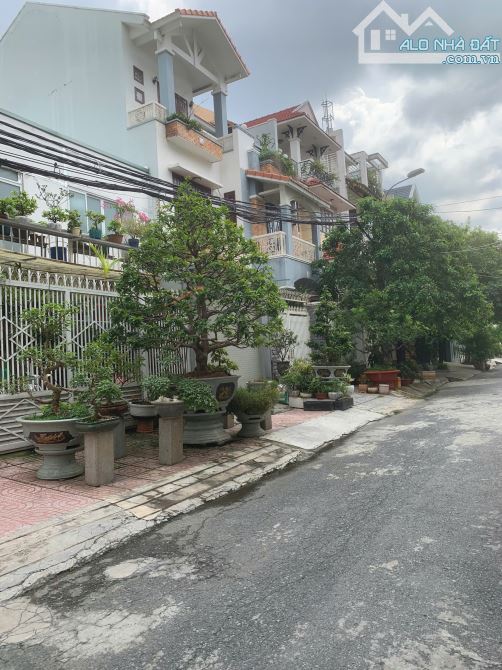 Căn góc 2 mặt tiền khu bên sông Thủ Đức, gần đường số 10, khu biệt thự yên tĩnh, giá 14,8