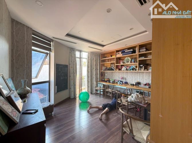 Hoàng Cầu, Apartment lô góc, Phân lô Oto đỗ quanh, 9 tầng TM. 110m2, MT 14m. 61.5 tỷ - 10