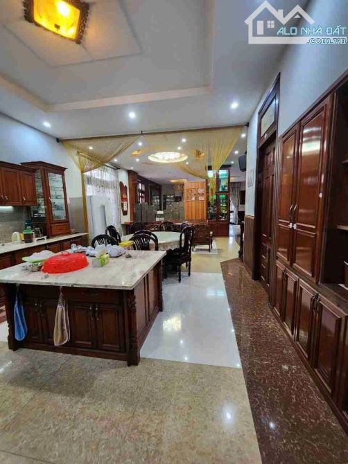 🔥Biệt thự 3 tầng 6P. Ngủ 455m2 nội thất gỗ quý hiếm- Cách Mạng Tháng 8- Đà Nẵng👉19,9 tỷ - 10