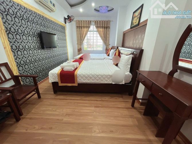 Cho thuê khách sạn mặt đường Nguyễn Bỉnh Khiêm gần Lê Hồng Phong, dt 200m2 gồm 24 phòng - 1