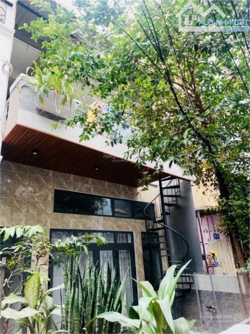 🏡 Bán nhà CMT8, Q.10, nở hậu hẻm sạch, nhỉnh 8.x tỷ! - 1