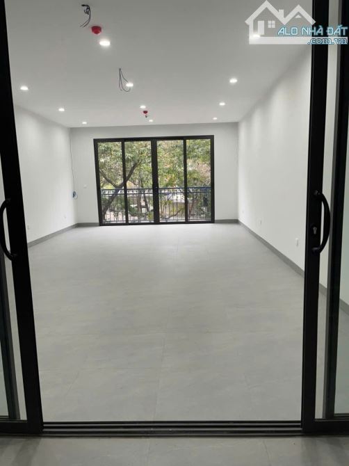 Ơ Kìa, Bán nhà Kim Giang HM, phân lô, thang máy, gara ô tô, KD, 108m2, giá 26.2 tỷ.