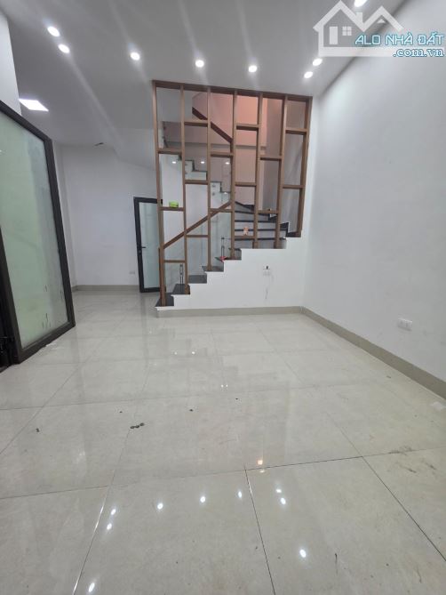 BÁN NHÀ GIA QUẤT QUẬN LONG BIÊN,KHU VỰC TIỀM NĂNG.GIÁ RẺ NHẤT KHU VỰC gia quất .  DT :35M. - 1