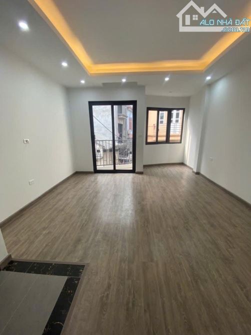 Nhà đẹp và rẻ - 35m x 5 tầng - MT 4,5m oto vào nhà - 5,45 tỷ có bớt - 1