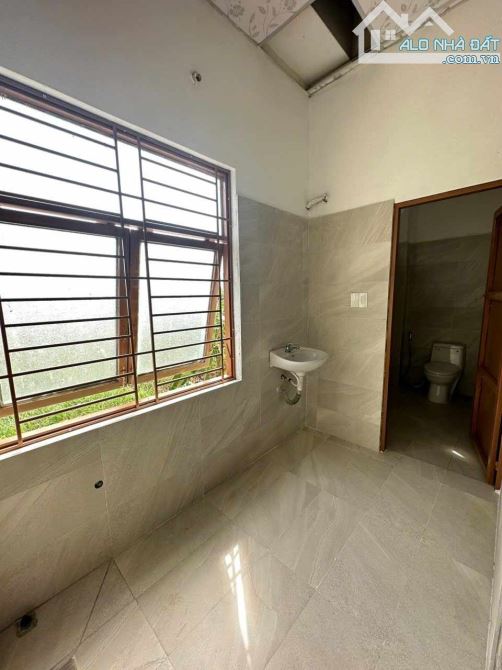 Bán Nhà 2 Tầng Ngô Thì Hương Đường 7m5 DT 100m2 Sát Sông Hàn - 1