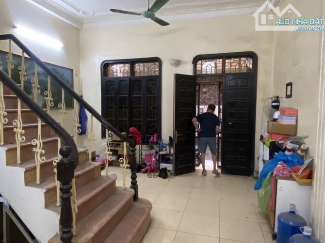 Bán nhà Nguyễn Khánh Toàn, dt 50m, mt5,1m, 4 tầng dân xây, gần ô tô tránh. - 1
