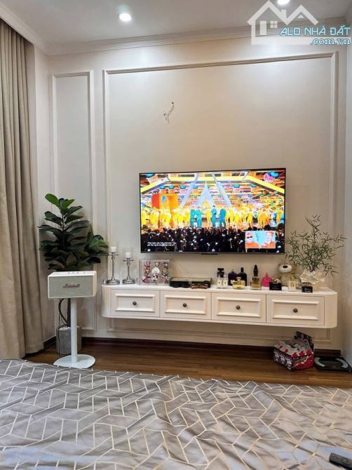 Bán nhanh nhà Ngọc Thụy, Long Biên 50m2, 5 tầng, 3.9m mặt tiền, VF3 đỗ cửa chỉ hơn 8 tỷ - 1