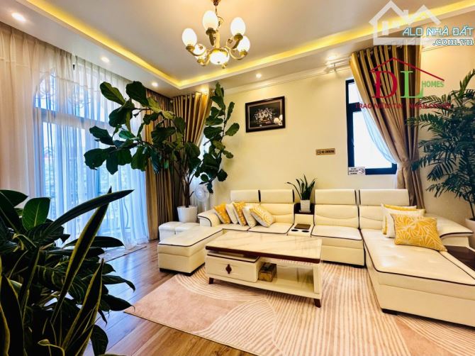 Bán biệt thự Nguyễn An Ninh Đà Lạt DT 224,6m2 khuôn viên tràn ngập sắc hoa - 1
