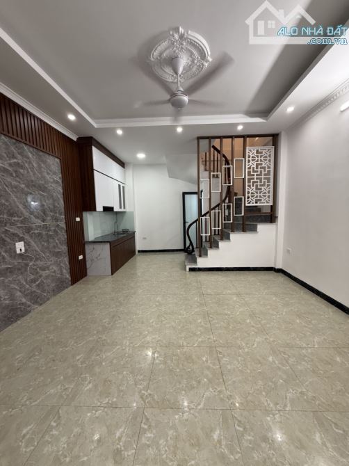 BÁN NHÀ BÁT KHỐI  51 M. 5 TẦNG . NHỈNH 6 TỶ - 1