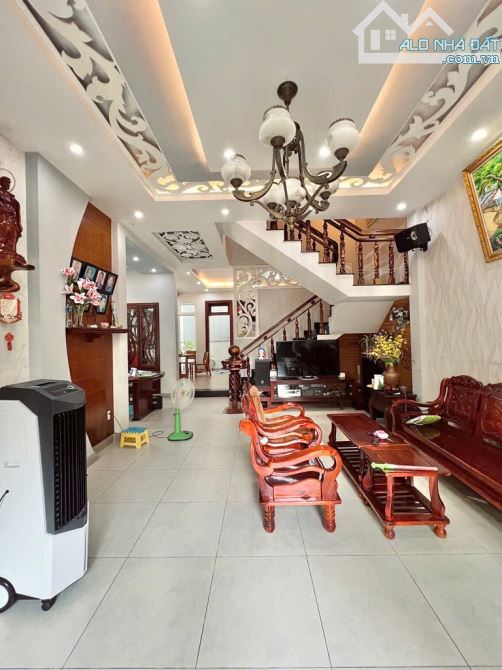 BIỆT THỰ MT NGAY TÔ NGỌC VÂN, DT 200M²(NGANG 13M), GARA Ô TÔ, 4PN MASTER - 1