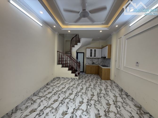 BÁN NHÀ THẠCH BÀN. 31M. 5 TẦNG .NHỈNH 5 TỶ - 1