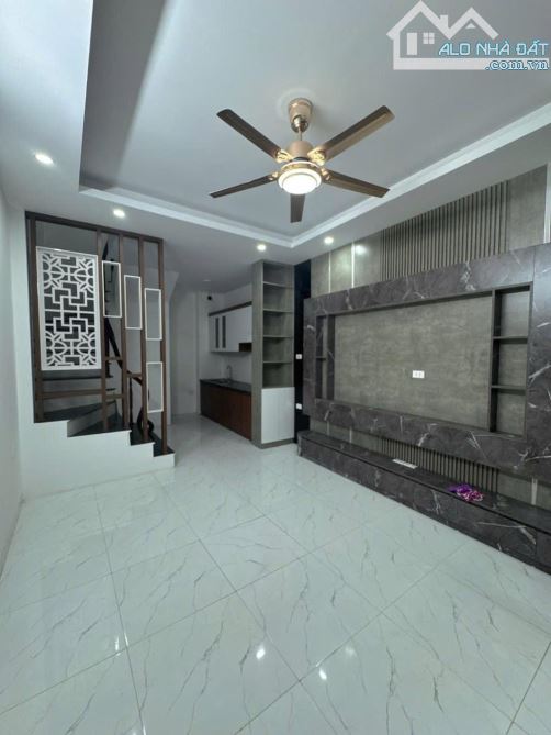 Nhà Dân Xây, Thạch Bàn, Long Biên, Sổ Vuông Vắn, Nở Hậu Nhẹ, 32m2, 5.8 Tỷ - 1