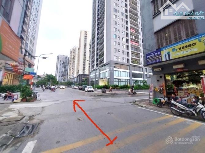 BÁN ĐẤT TẶNG NHÀ CẤP 4.NGÕ 390 NGUYỄN VĂN CỪ,Sát chung cư Beriver.74m2,MT = MH 6m.giá Tốt. - 1