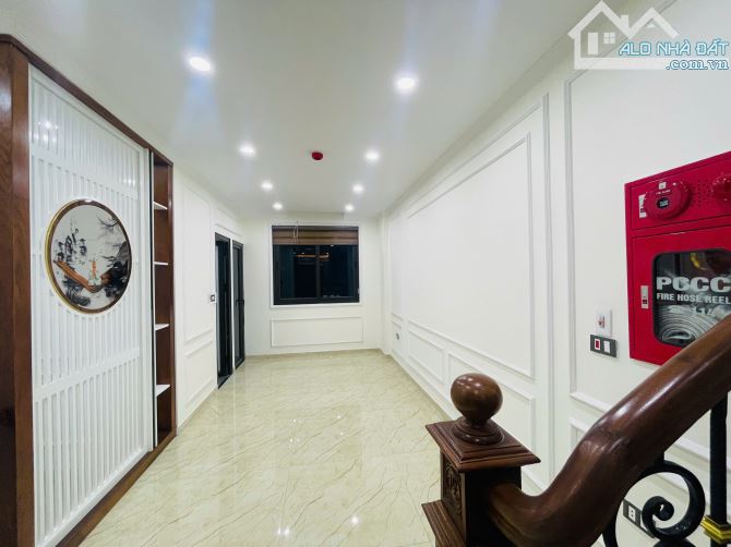 Gấp gấp! Chủ hạ chào 4 tỷ căn nhà cực đẹp 55m2x8T thang máy. Cách mặt phố Đội Cấn chỉ 10m. - 1