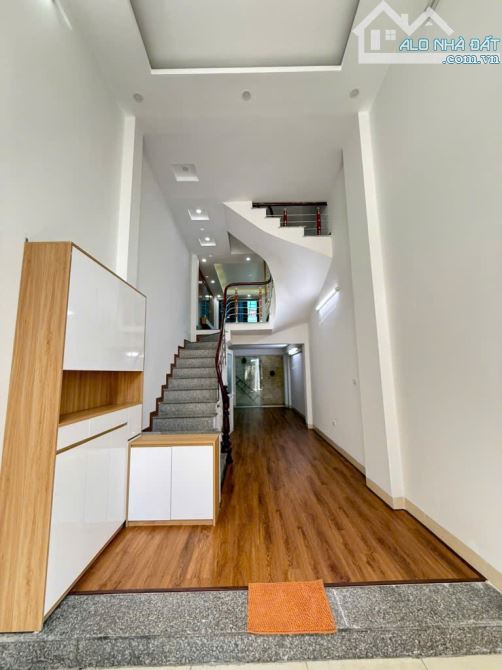 BÁN NHÀ GẦN TRUNG TÂM THANH TRÌ - 40M2 x 4 TẦNG - 4 NGỦ - Ô TÔ ĐỖ CỬA - Ở LUÔN,CHỈ 5,3 TỶ - 1