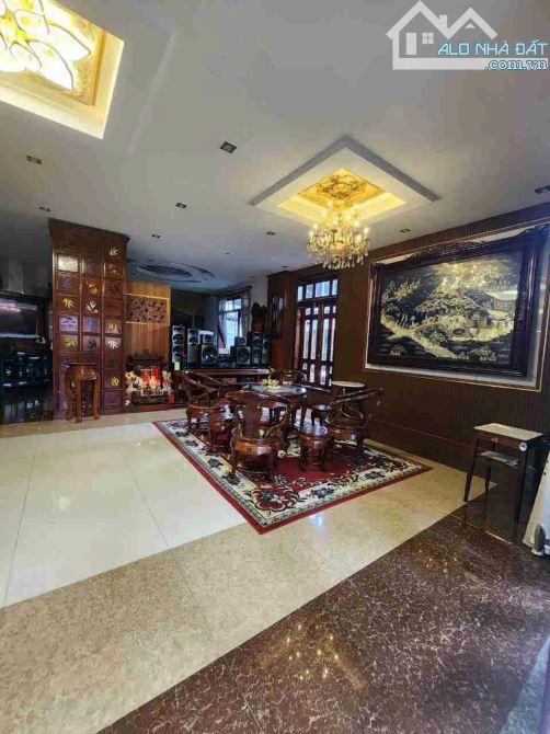 🔥Biệt thự 3 tầng 6P. Ngủ 455m2 nội thất gỗ quý hiếm- Cách Mạng Tháng 8- Đà Nẵng👉19,9 tỷ - 12