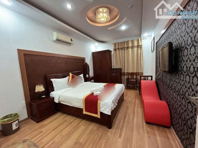Cho thuê khách sạn mặt đường Nguyễn Bỉnh Khiêm gần Lê Hồng Phong, dt 200m2 gồm 24 phòng - 2