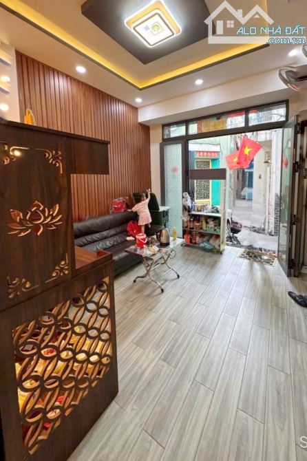 Nhà 2 tầng mới đẹp, đường 3/2 - Q11 - SHR - 35m2 - 5.2 tỷ – gần chợ, trường học - 2