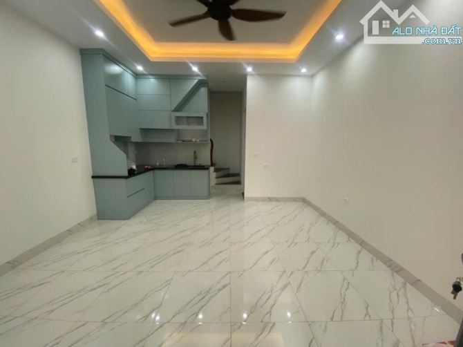 Nhà đẹp và rẻ - 35m x 5 tầng - MT 4,5m oto vào nhà - 5,45 tỷ có bớt - 2