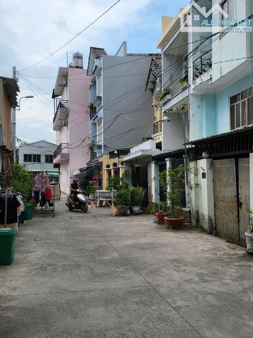NHÀ 3 TẦNG – HẺM XE HƠI 6M – HOÀN CÔNG CHUẨN – TT. NHÀ BÈ – GIÁ CHỈ 5,470 TỶ (CÒN BỚT) - 2