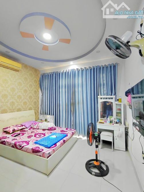 NHÀ 4 TẦNG BTCT - Ô TÔ VÀO TẬN NƠI- GIÁP QUẬN 7 - CHỈ 5 TỶ 5 Huỳnh Tấn Phát Thị Trấn Nhà B - 2