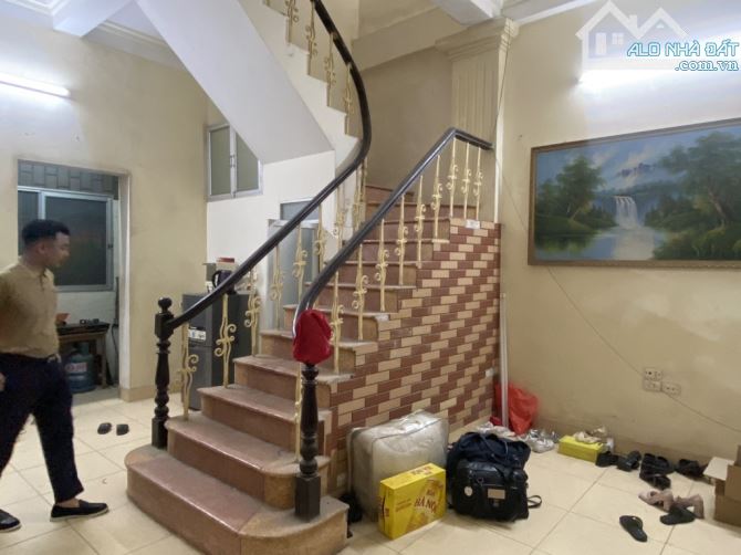 Bán nhà Nguyễn Khánh Toàn, dt 50m, mt5,1m, 4 tầng dân xây, gần ô tô tránh. - 2