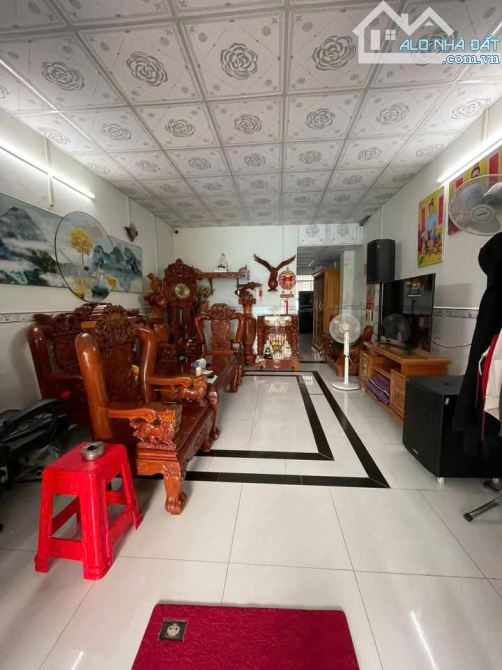 Gấp gấp chú em cần bán nhà 111m2 ngay trung tâm Hóc Môn mà giá chỉ 850 triệu - 2