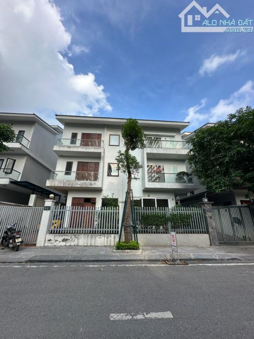 Bán biệt thự VIP Cầu Giấy , lô góc, 3 thoáng, có hầm siêu đẹp - 2