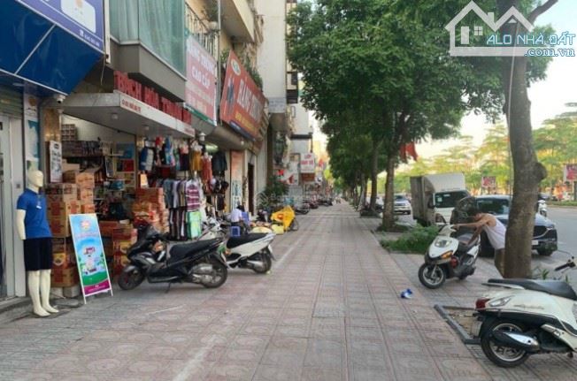 NHÀ MẶT PHỐ NGÔ GIA TỰ 216M2, MT RỘNG, VỈA HÈ KINH DOANH,CHỦ BÁN GẤP ĐỂ ĐỊNH CƯ NƯỚC NGOÀI - 2