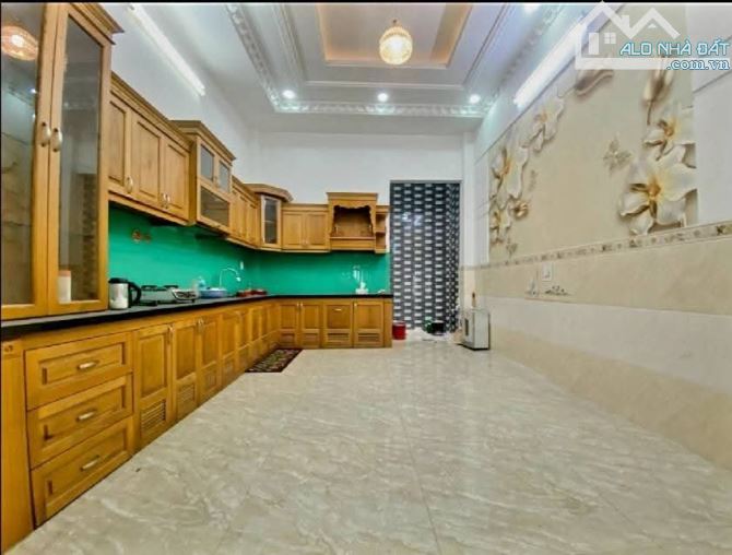 Lê Văn Quới hẻm 8m thông ( 4 X 18 ) 5 tầng đúc mới vào ở ngay 4pn chỉ 8 tỷ. - 2