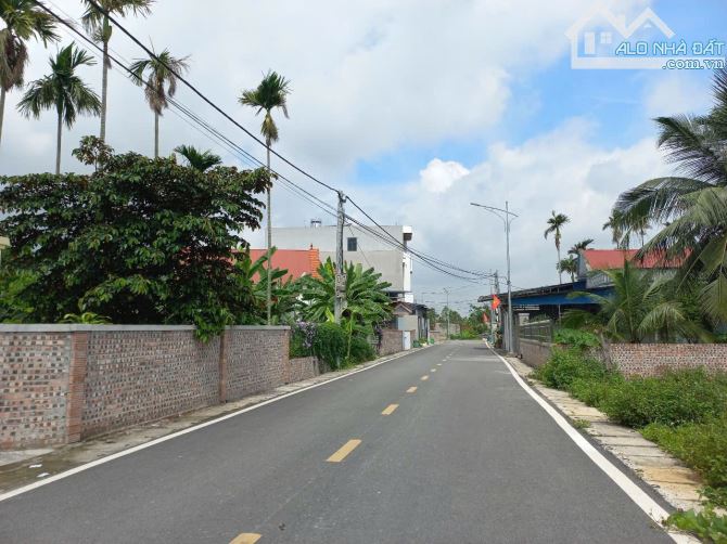 Mặt đường nhựa TDP Hầu Lâm Động em chào bán một lô 97m cực đẹp giá 3.0x tỷ  Diện tích 107m - 2