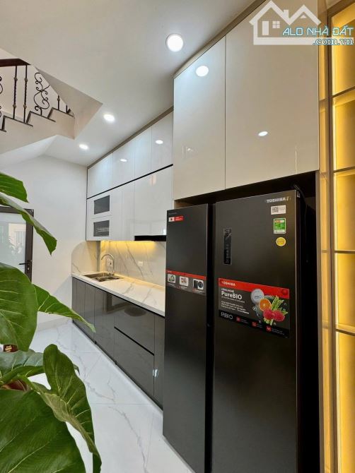 SIÊU PHẨM BỒ ĐỀ DÂN XÂY, 5 TẦNG,40M, GARA Ô TÔ THOÁNG TRƯỚC SAU, AN SINH ĐẲNG CẤP. - 2