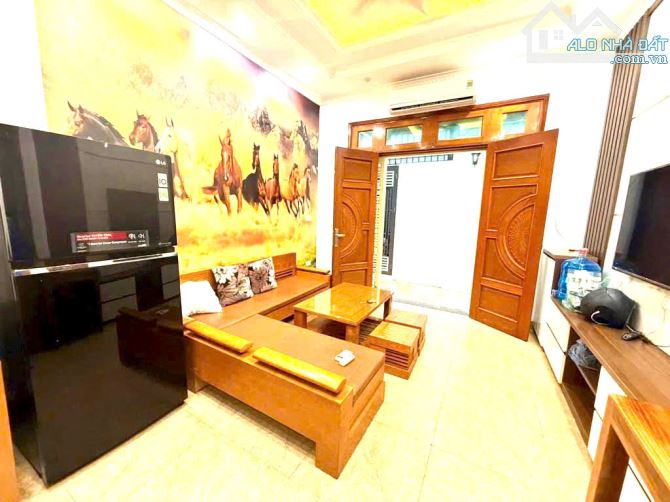 NHANH MỚI KỊP - HƠN 5 TỶ - NHÀ ĐẸP THẠCH BÀN, 5 TẦNG - GẦN Ô TÔ - FULL NỘI THẤT - 2
