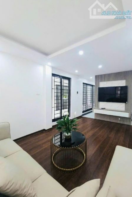 CÓ 102 - NHÀ ĐẸP HOA LÂM LONG BIÊN, Ô TÔ VÀO, LÔ GÓC, GẦN PHỐ, GIÁ HỜI CHỈ 8.X TỶ - 2