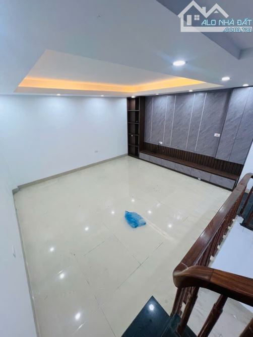 Bán nhà Nguyễn Đổng Chi- 5 tầng - sẵn ở - gần phố- chỉ nhỉnh 6₫ - 2