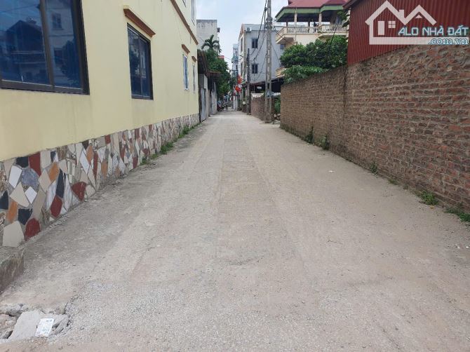 BÁN ĐẤT SIÊU PHẨM - 2 MẶT NGÕ, Ô TÔ ĐỖ CỬA, ĐẦU TƯ HAY Ở ĐỀU TUYỆT-KHU VỰC NẰM SÁT UBND,NH - 2