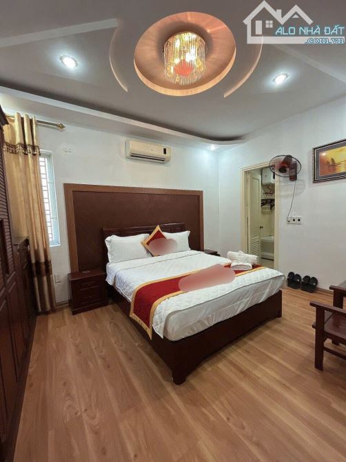 Cho thuê khách sạn mặt đường Nguyễn Bỉnh Khiêm gần Lê Hồng Phong, dt 200m2 gồm 24 phòng - 3