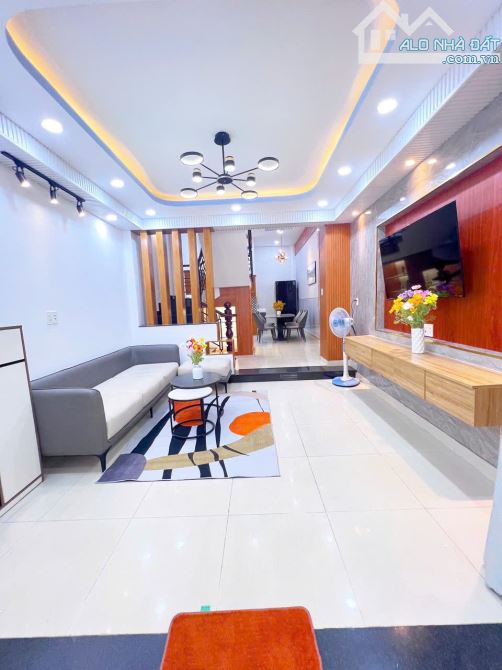 CỰC HIẾM ! NHANH SẼ KỊP MUA - DT ( 4,02*14 ) - 3 LẦU FULL NỘI THẤT - ĐS 51 P.14 - 3