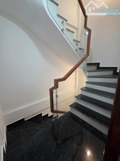 BÁN NHÀ GIA QUẤT QUẬN LONG BIÊN,KHU VỰC TIỀM NĂNG.GIÁ RẺ NHẤT KHU VỰC gia quất .  DT :35M. - 3