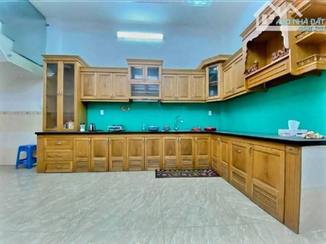 Lê Văn Quới hẻm 8m thông ( 4 X 18 ) 5 tầng đúc mới vào ở ngay 4pn chỉ 8 tỷ. - 3