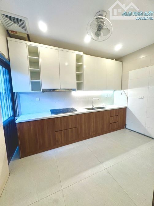 Nguyễn Đổng Chi. 50m. 4 tầng. Ô tô đỗ cửa. Mặt tiền rộng. 10 tỷ - 3