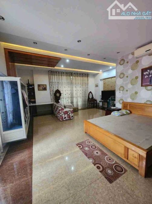 🔥Biệt thự 3 tầng 6P. Ngủ 455m2 nội thất gỗ quý hiếm- Cách Mạng Tháng 8- Đà Nẵng👉19,9 tỷ - 3