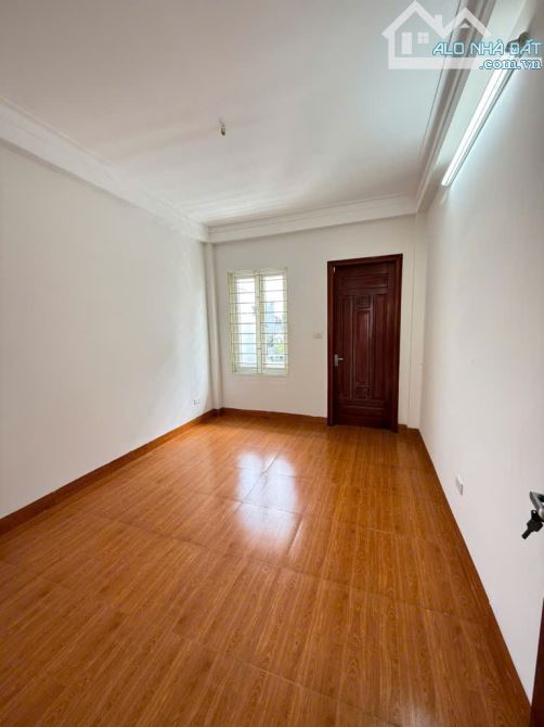 BÁN NHÀ GẦN TRUNG TÂM THANH TRÌ - 40M2 x 4 TẦNG - 4 NGỦ - Ô TÔ ĐỖ CỬA - Ở LUÔN,CHỈ 5,3 TỶ - 3