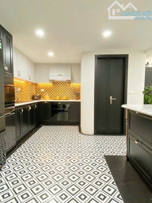 BÁN NHÀ PHỐ NGHI TÀM – PHÂN LÔ – GARA – NỘI THẤT TIỀN TỶ – MẶT TIỀN KHỦNG – 100M2 - 3