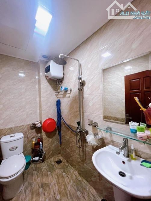 Bán nhà ngõ 250 Tân Mai, 40m2 x 5 tầng, gần ô tô, 180tr/m2 - 4