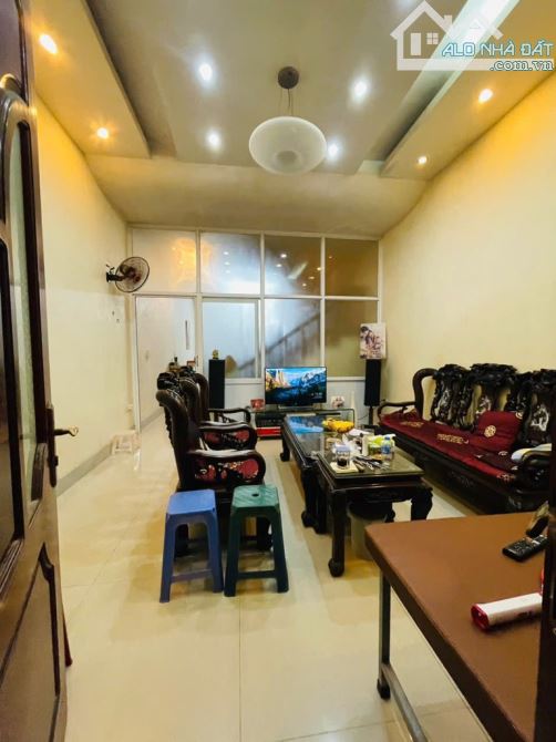 NHÀ NGỌC LÂM 95M2, 4 TẦNG KINH DOANH, MT RỘNG,PHÂN LÔ VỈA HÈ, KINH DOANH ,3 Ô TÔ TRÁNH - 4
