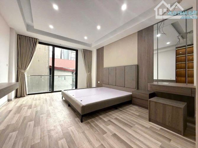 Ngay hồ Linh Đàm - 7 tầng thang máy - Một nhà ra phố - Ô tô đỗ cửa - Ngõ thông kinh doanh. - 4