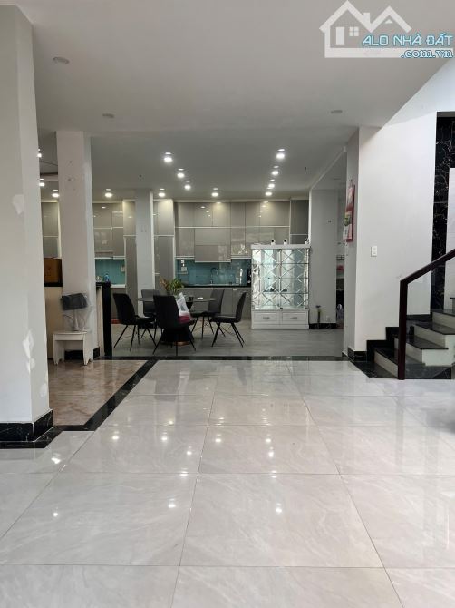 Bán Villa 1 hầm + 3 tầng khu compoud bảo vệ 24/24 đường Tạ Hiện , P. Thạnh Mỹ Lợi . 55 tỷ - 4