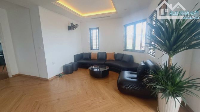 Bán nhà shophouse Hoàng Công lô góc kinh doanh tốt DT: 130m  5 tầng, MT: 20m gía 35tỷ - 4
